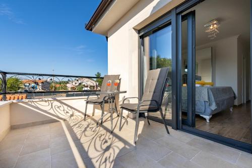Luxury Villa Laura with Jacuzzi in Malinska