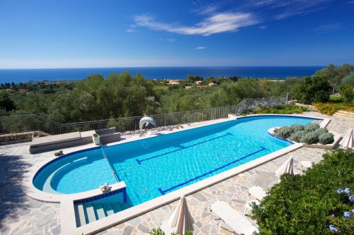 Swimmingpoolen hos eller tæt på Villa Theodora