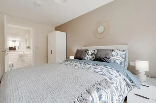 Richmond Row Apartments - Free On-Site Parking, WiFi & EV photo 56