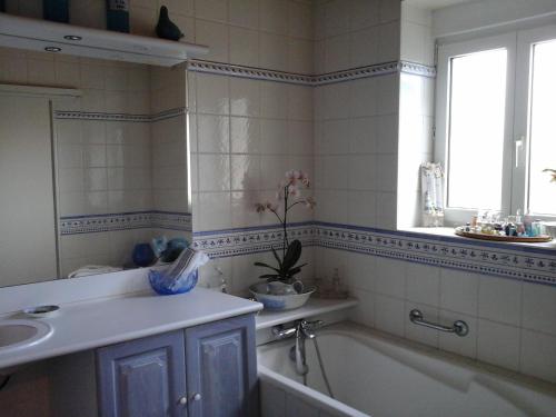 a bathroom with a tub and a sink and a bath tub at LES Roses Trémières in Gémozac