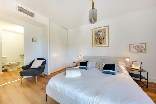 Downtown suite, parking, loggia, elevator, quiet