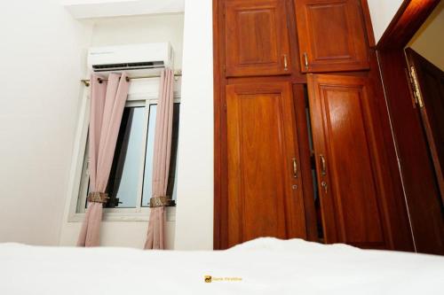 a bedroom with a closet and a mirror and a bed at Cozy loft Bonamoussadi Douala in Douala