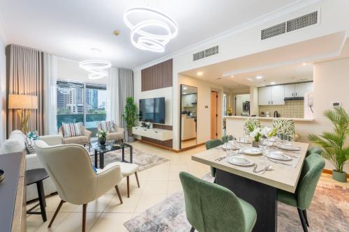 Prestigious 2BR with nice View of Marina Dubai