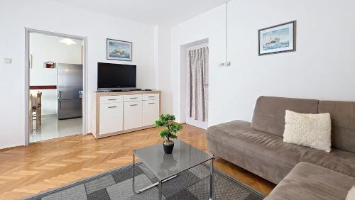 Apartment Zic Vesna - 350 m from the Beach