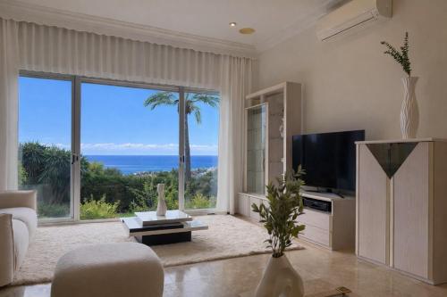 Luxurious Villa 6 Min from Beach with Sea Views