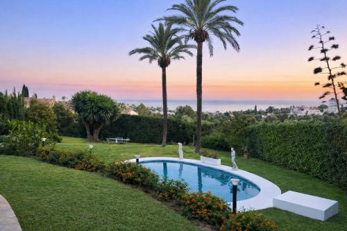 Luxurious Villa 6 Min from Beach with Sea Views