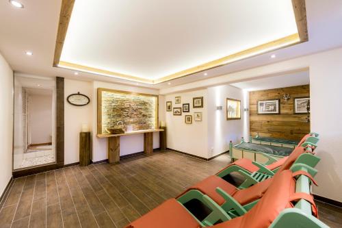 a conference room with green chairs and a table at Wippas Landhaus in Ischgl