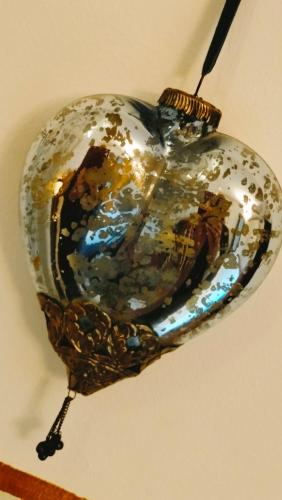 a glass object hanging from a ceiling at Todos Y Tonya in Archidona