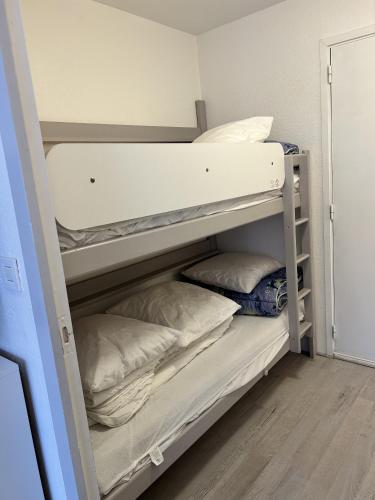 a bunk bed with pillows on the bottom bunk at Topette Les Mouettes in Quiberon
