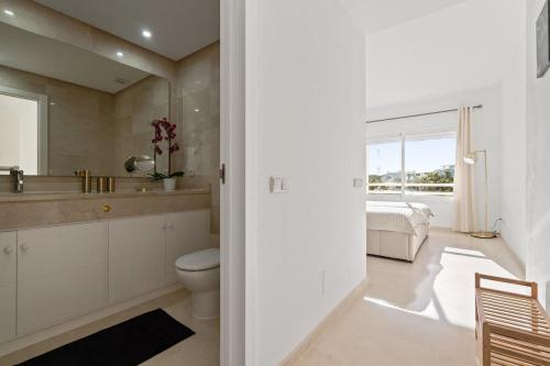 Stylish 2-Bedroom Apartment in Alcazaba Lagoon RDR529