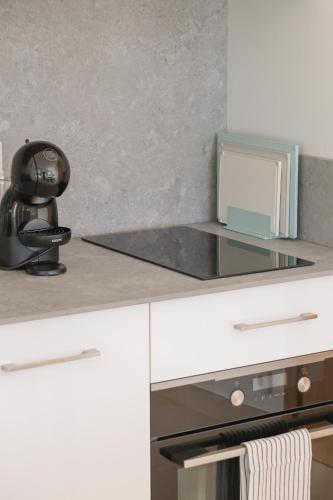 a kitchen counter with a black helmet sitting on a counter at Casa Cabeça in Macedo de Cavaleiros