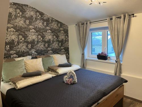 a bedroom with a bed and a window at Duškova vila - apartmán Elisa in Opařany