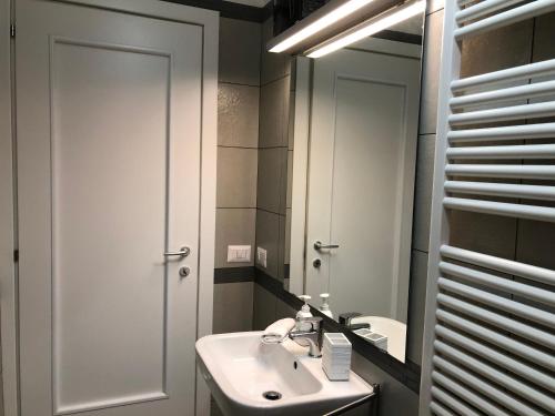 a bathroom with a white sink and a mirror at Appartamento Annurca in Naples
