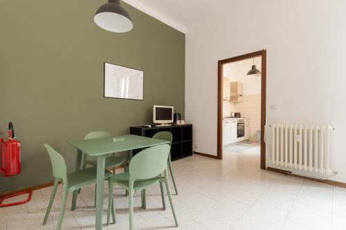 GuestHost - Morazzone Bright and Cozy Design Flat