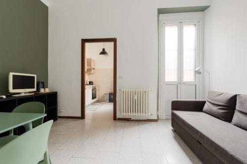 GuestHost - Morazzone Bright and Cozy Design Flat