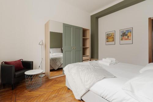 GuestHost - Morazzone Bright and Cozy Design Flat