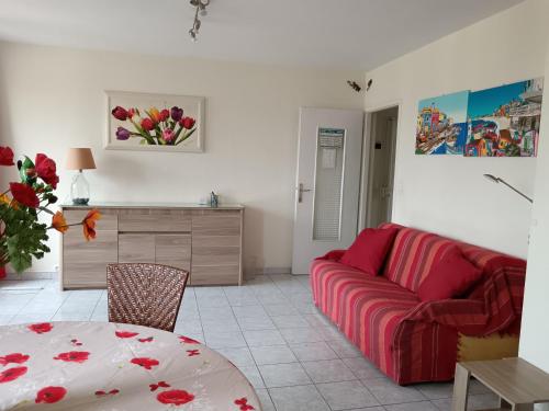 NICE NORD 2 PIECES CALMES,WIFI,CLIM,BALCON,PARKING