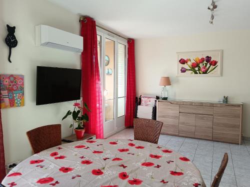 NICE NORD 2 PIECES CALMES,WIFI,CLIM,BALCON,PARKING