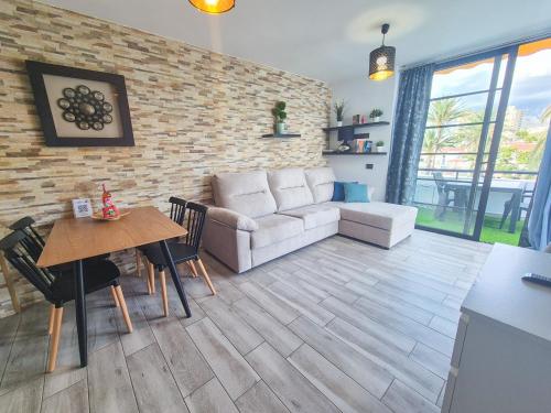 Colon II apartment with aircon, pool bar, beachside - Playa De Las Américas