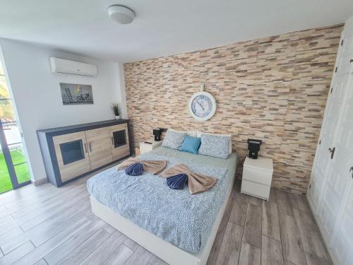 Colon II apartment with aircon, pool bar, beachside - Playa De Las Américas
