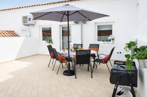 Varanda da Baixa, cosy apartment, top location, private terrace, barbecue, AC and Wi-Fi