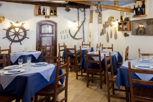 B&B L'Approdo tesisinde bir restoran veya yemek mekanı