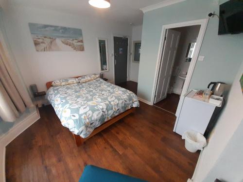Llit o llits en una habitació de Torbay Guesthouse