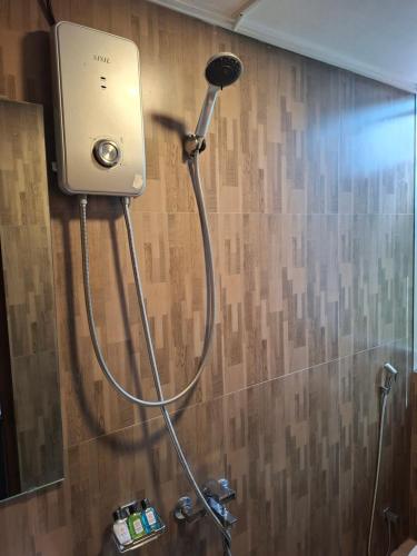 a shower head on the wall of a bathroom at Kandy City Inn in Kandy