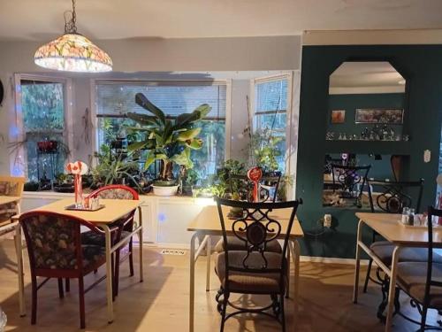 a kitchen and dining room with a table and chairs at Cozy Nook in Fraser Valley Getaway with Breakfast in Abbotsford