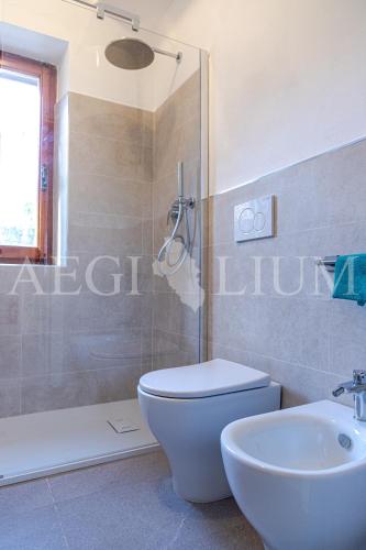 a bathroom with a toilet and a shower and a sink at Carla 1 in Campese