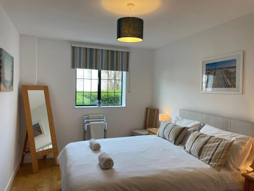 a bedroom with a bed with two stuffed animals on it at Broadleys in Swanage