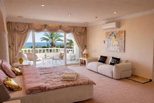 Luxurious Villa 6 Min from Beach with Sea Views