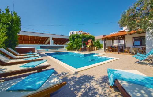 Cozy Home In Okrug Gornji With Sauna