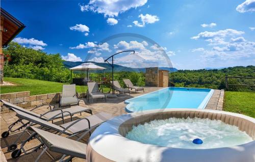 Beautiful Home In Kraljev Vrh With Wifi