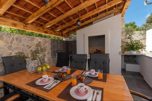 Scenic Sea View,Three Bedroom Villa with Pool