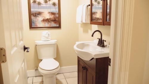 a bathroom with a toilet and a sink at Silver Palms Inn & Historic Homes in Key West