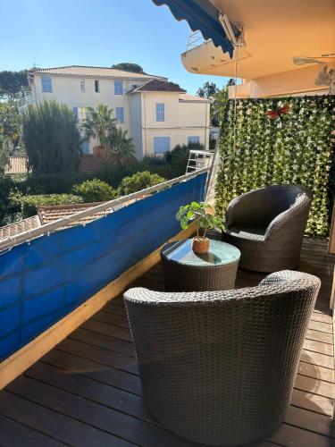 Cap d Antibes Terrasse climatisation et parking