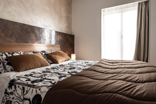 a bedroom with a large bed and a window at Al Melograno in Aquilinia