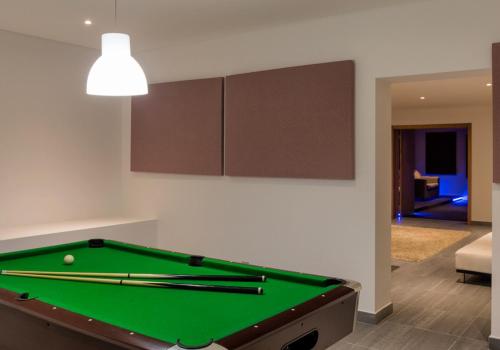 Stunning home with nice pool close to the beach