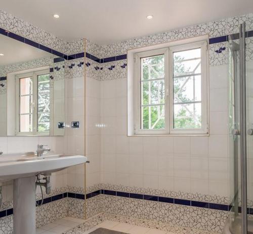 Stunning home with nice pool close to the beach