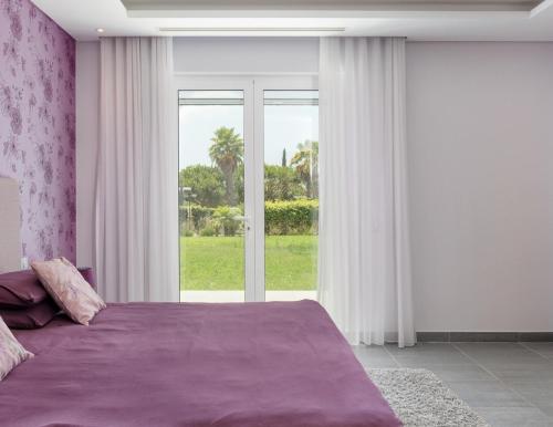 Stunning home with nice pool close to the beach