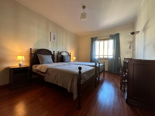 a bedroom with a large bed and a window at Forum Madeira dla par in Funchal