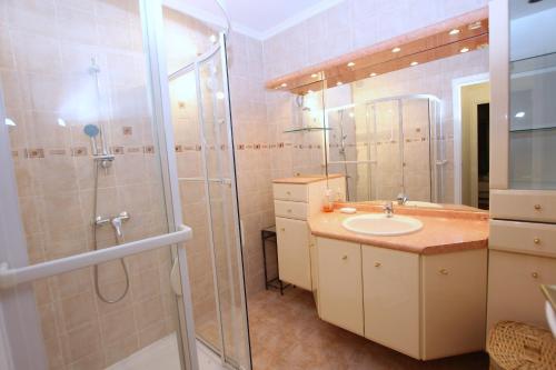 Cannes Palm Beach - Beachfront apartment photo 4