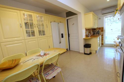 Cannes Palm Beach - Beachfront apartment photo 14