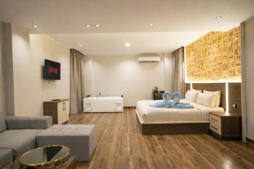 Pyraking Pyramids View Hotel