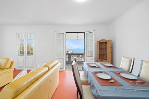 Caniço Seaview House