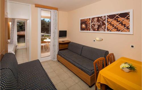 Stunning Apartment In Umag