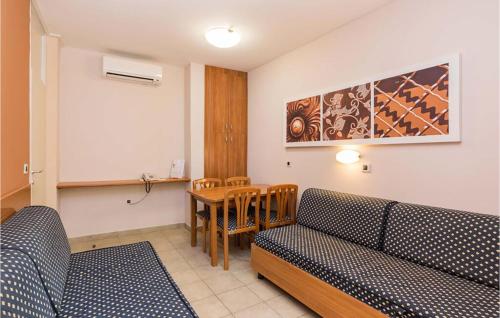 Stunning Apartment In Umag