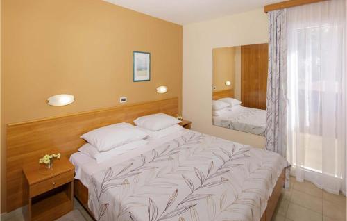 Stunning Apartment In Umag