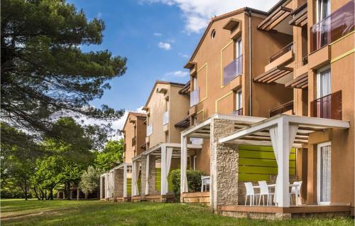1 Bedroom Beach Front Apartment In Umag